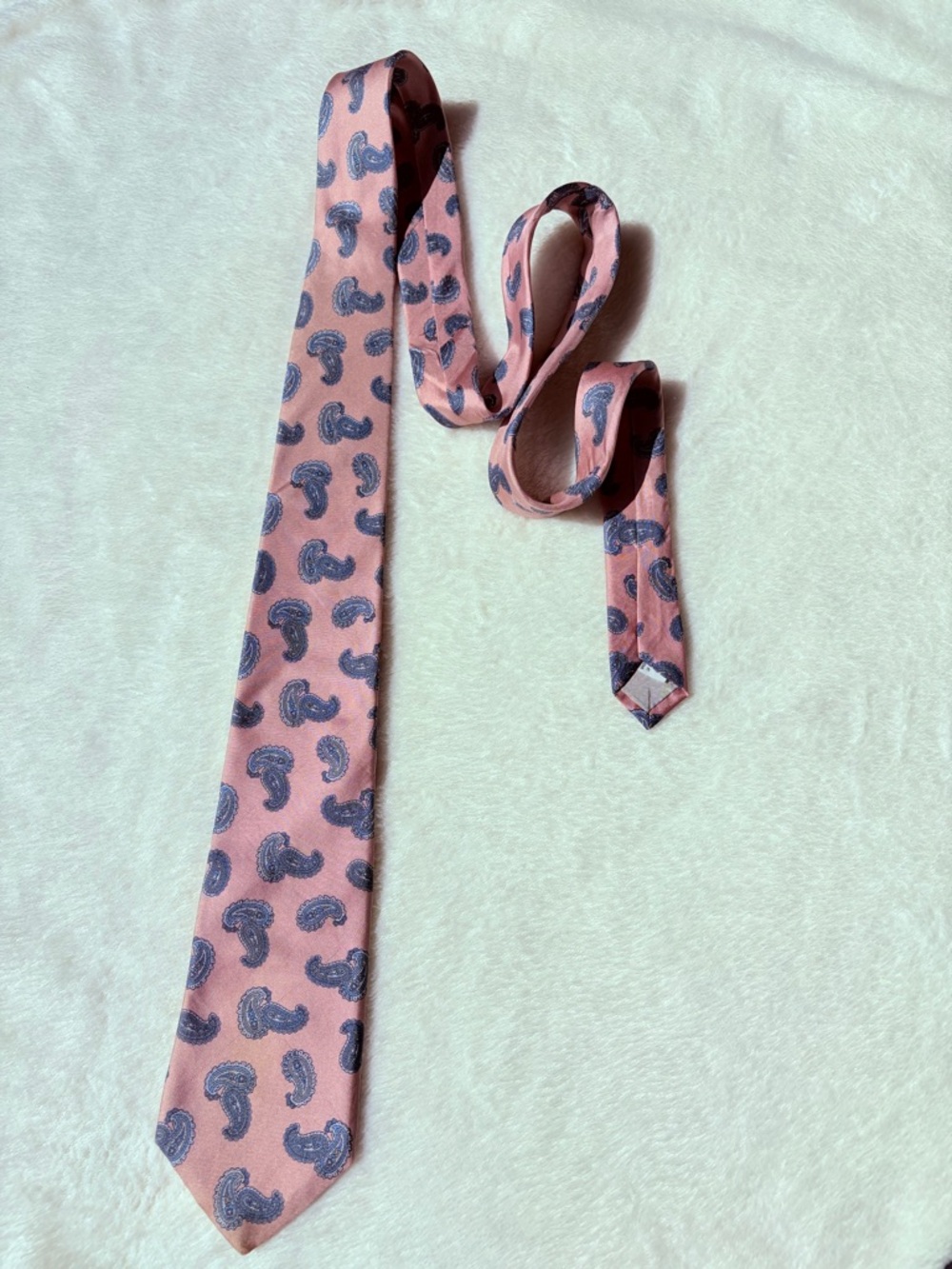 Vintage Lily Dache‎ Pink Paisley 100% Silk Tie - Classic Pattern